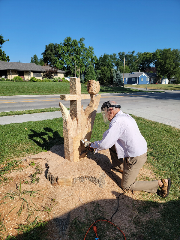 A New Carving Along 84th Street! St. Andrews Episcopal Church Omaha
